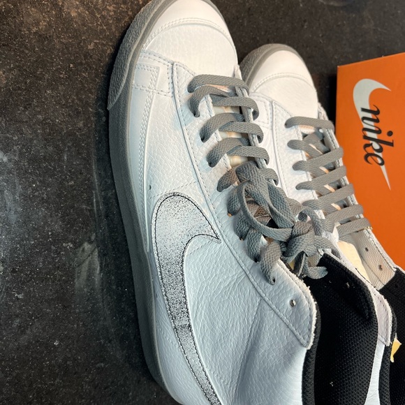 Sz 11 NIKE BLAZER MID '77 SE 50 YEARS OF HIP HOP CASUAL SHOES - Picture 6 of 11